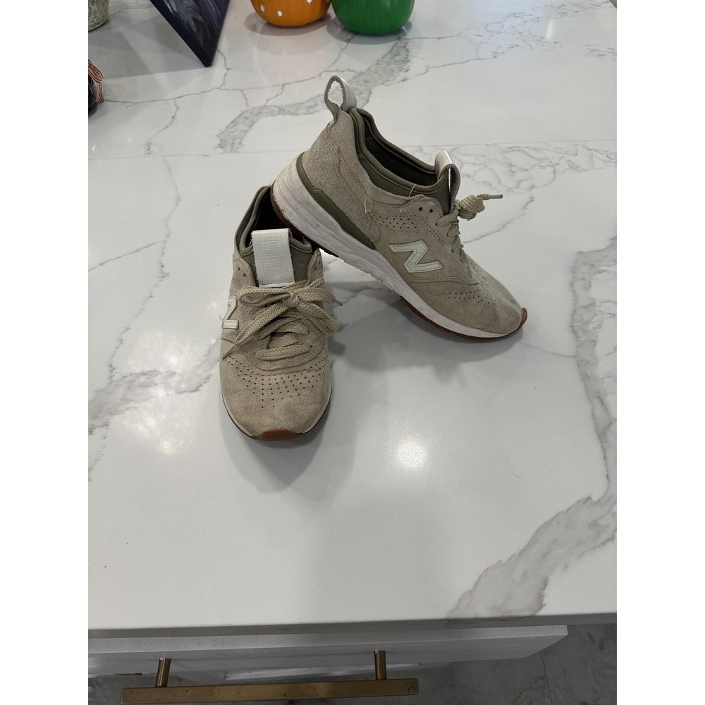 New Balance 997 Shoes Mens Size 6.5 Beige Suede Running Retro Made In USA